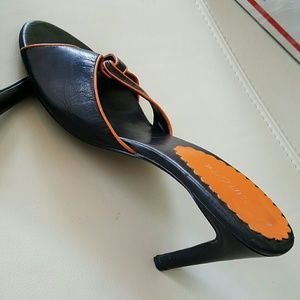 BARRATT SLIP ON SANDALS. BLACK & ORANGE. SIZE 41